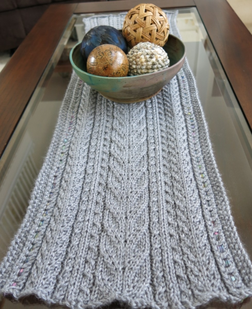 Free Knitting Pattern Lace Cables Table Runner Feltmagnet