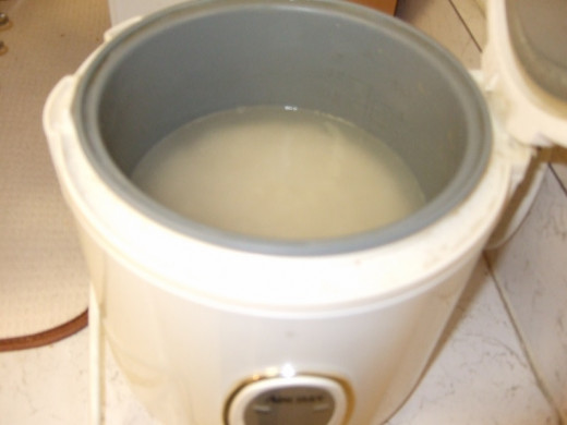 Washed rice in cooker.