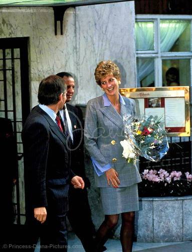 Princess Diana and Jeffrey Archer at the Mirabelle Restaurant. - November 1993