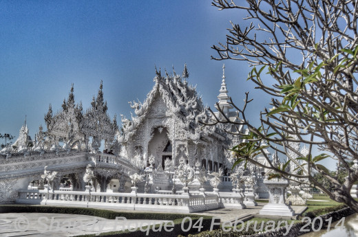 Wat Rong Khun, the White Temple, seems like a temple made of snow and ice. Yet, it is not winter the artist wants to symbolize, but purity and the reflection of one's love to others. Location: Wat Rong Khun (The White Temple)