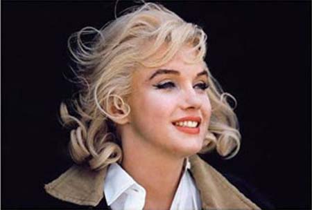 Marilyn rocking a trench coat with her button-down.