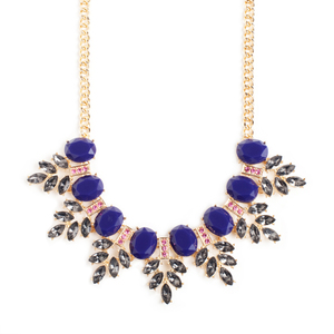 Blow their minds away with this drop dead gorgeous Stephanie necklace. Wear this necklace to glam-it-up.