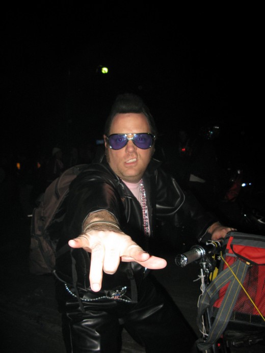 A rolling Elvi doing his thing