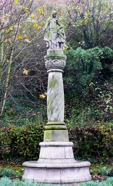 Humphrey Bolton [CC-BY-SA-2.0 (http://creativecommons.org/licenses/by-sa/2.0)], via Wikimedia Commons