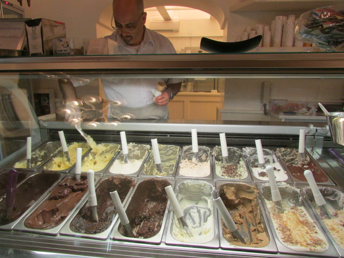 Night time gelato in Navona, on the way back to the apartment - it was the first of many!