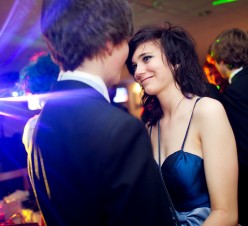 Top 5 Best Original Prom Themes ~ With Dress Pictures!