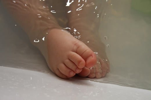 Soothing your feet in water can really help to stop the itching due to the heat.