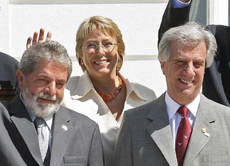 (From left to right) Presidents 'Lula' Da Silva (Brazil), Michelle Bachelet (Chile), Tabare Vazquez (Uruguay)