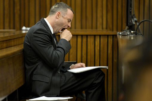 Between Oscar Pistorius yawning in court, he spent most of his time passing notes to the defence team