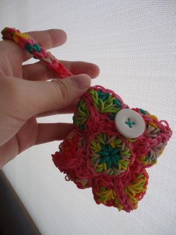 Perfect crochet hook grips with rainbow loom! Followed tutorial for pencil  grips from the parenting cha…