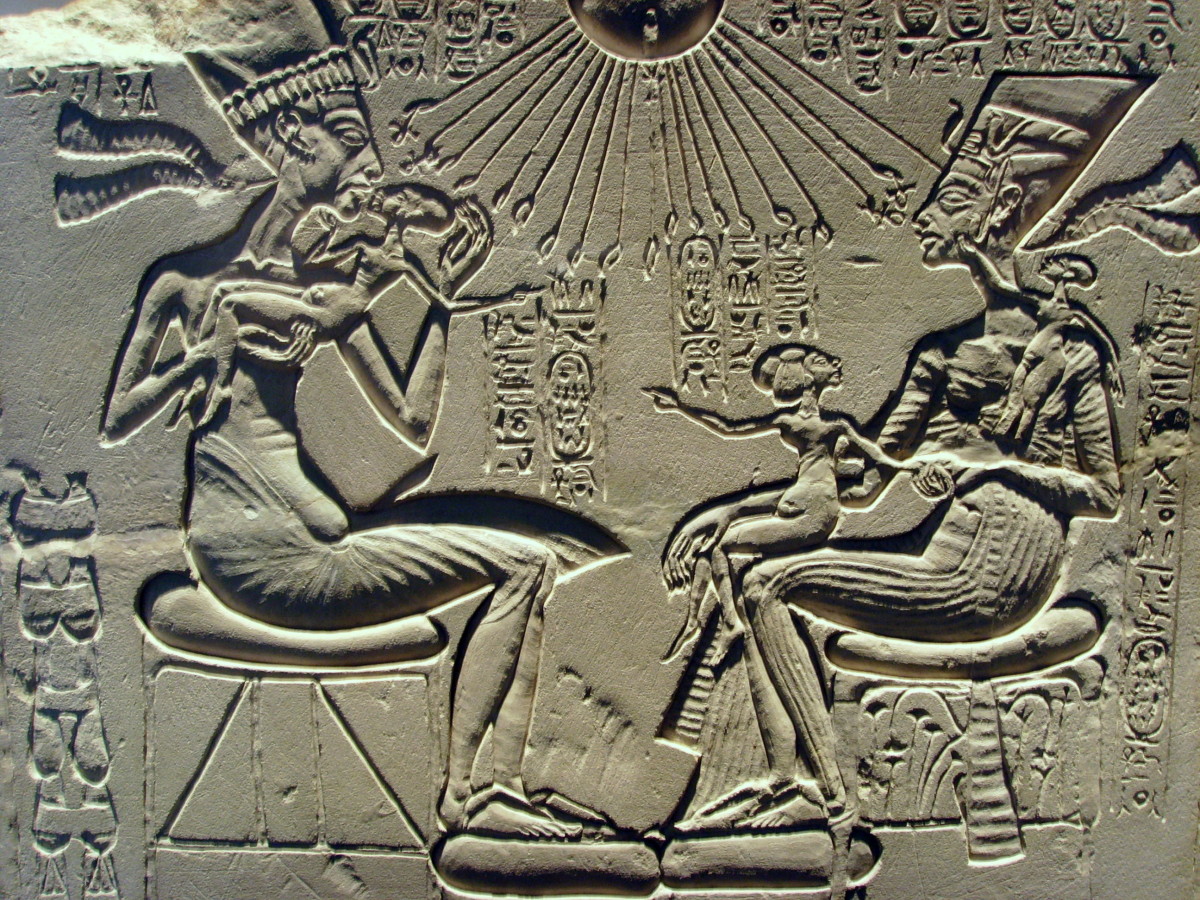 Akhenaten and Nefertiti with their children