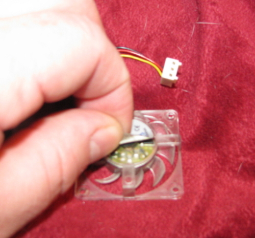 With the fan out of the case, you must first remove the sticker covering the bearing dust cover (if any). This will be on the "cage" side of the fan. With the fan out of the case, you must first remove the sticker covering the bearing dust cover (if any). This will be on the "cage" side of the fan.