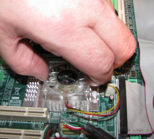 Place the fan back on the heatsink. Make sure that it is oriented correctly and that the wires do not get pinched. Place the fan back on the heatsink. Make sure that it is oriented correctly and that the wires do not get pinched.