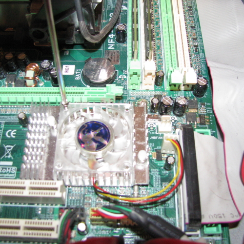 Make sure that you secure the fan properly. Do not over-tighten the screws as they may strip out easily or break, or warp the heatsink, or crack the fan... Just be careful. Make sure that you secure the fan properly. Do not over-tighten the screws as they may strip out easily or break, or warp the heatsink, or crack the fan... Just be careful.