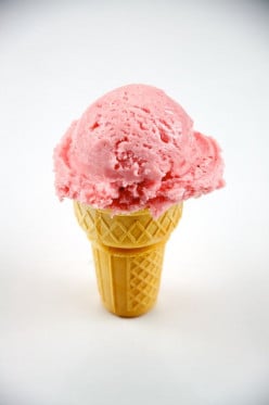 60-Calorie Strawberry Ice Cream Recipe with NutriBullet