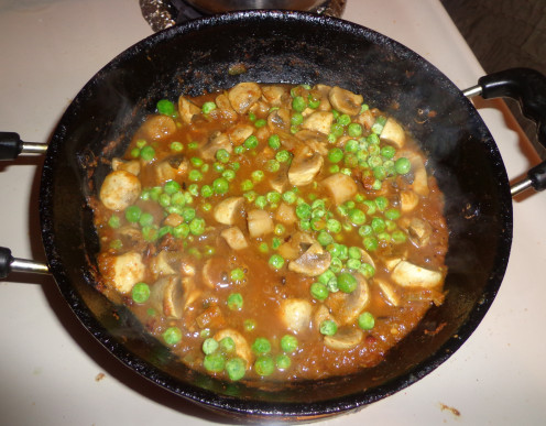 Green peas is added in the pan