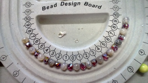 The components and the laid-out beads.