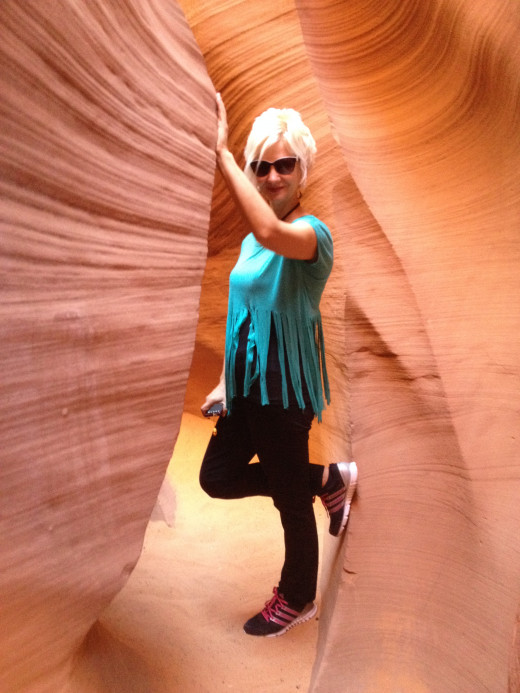 A narrow curve in Lower Antelope Canyon