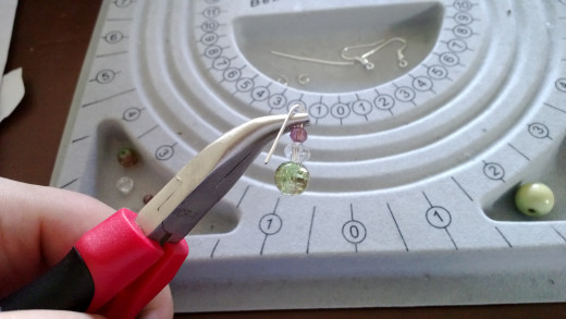 Bend the wire over the flat-nosed pliers at 90 degrees