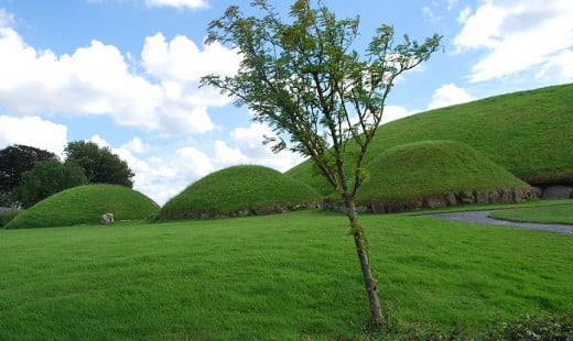 The mounds at Knowth, part of the larger Brú na Bóinne complex. Photo by  Jean Housen. 
