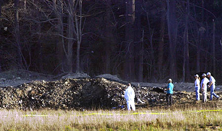 Notice the difference between a real airplane crash site and one faked for public consumption.