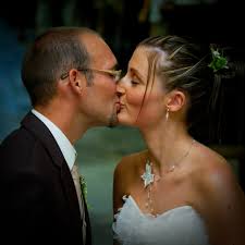 Kiss On A First Date? It  Depends!