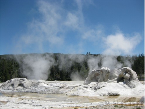 Grotto geyser