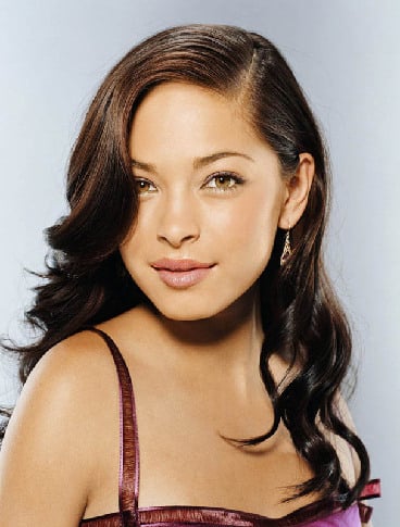 Kristen Kreuk has a great complexion and accentuates her features with natural makeup
