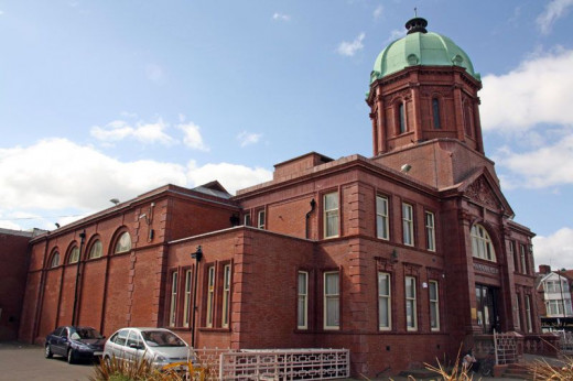 Set in the spacious Albert Park, off Linthorpe Road, the Dorman Museum with its distinctive dome and red brickwork
