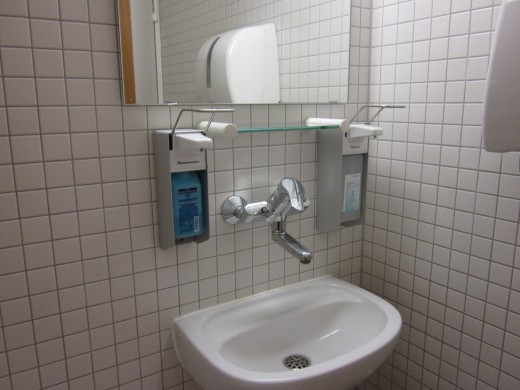 A clean bathroom after decluttering.