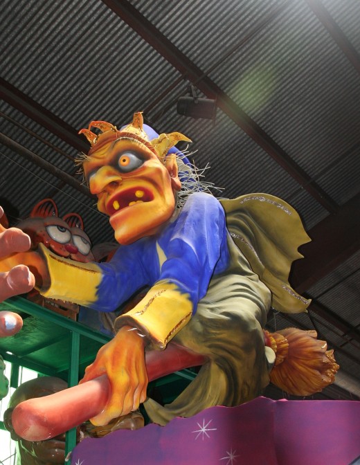 This is the finished banshee, shown in paper mache above