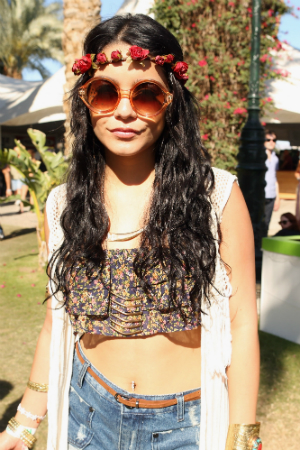 We applaud Vanessa Hudgens here looking stylish and extremely retro without going way OTT