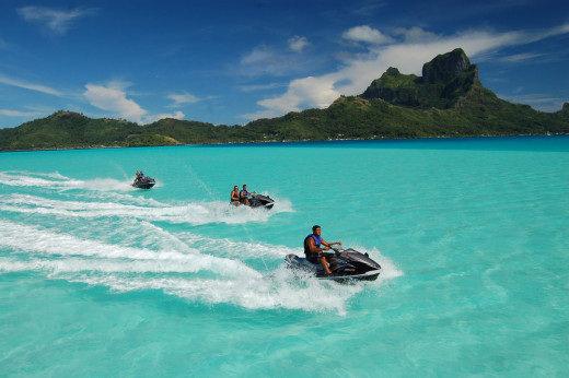 The lagoons provide ideal conditions for water sports. However, weather conditions should be taken into account before embarking.