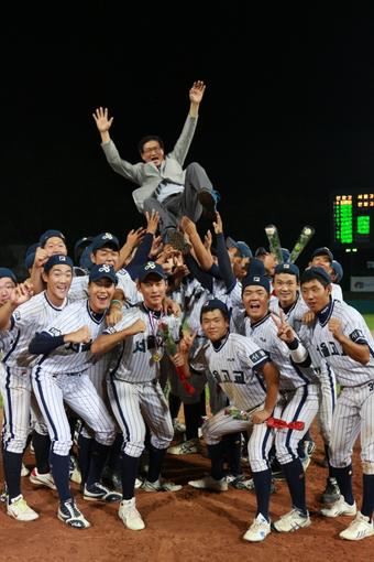 The 48th President's Cup Nat'l HS Baseball Tournament Final:   Seoul HS 20-3 Inchang HS.