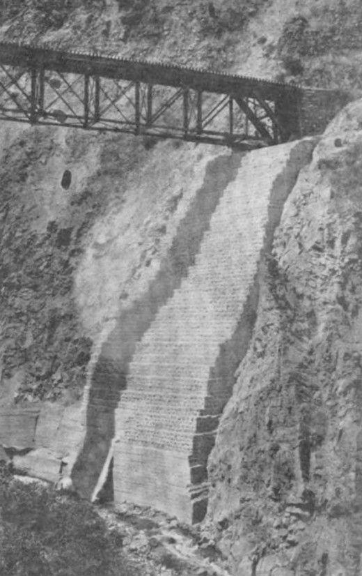 Los Chucos Bridge retaining wall