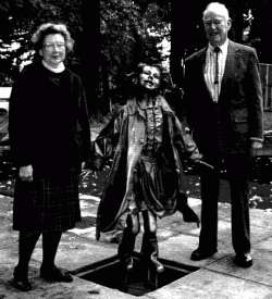 Clarence and Beverly Cleary at the Ramona statue in Grant Park, Portland, Oregon.