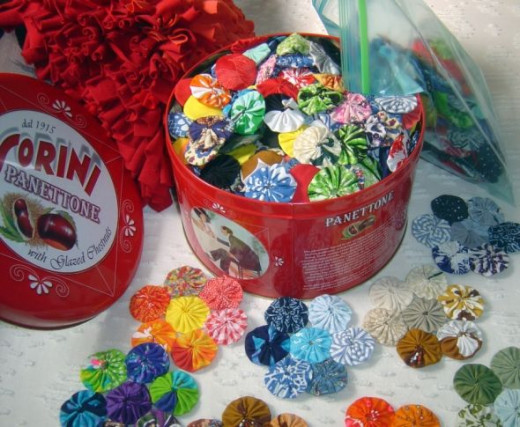 Fabric Yoyos in Tin