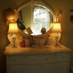 How to Decorate a Wolf Themed Bedroom