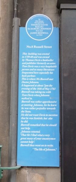 A Blue Plaque on 8 Russell Street commemorating the meeting between Boswell and Johnson