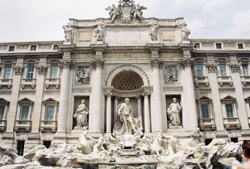 Standing at 85 feet high and 65 feet wide, it is the largest (and most beautiful!) Baroque fountain in the city.
