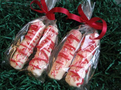 For gift-giving, drizzle with red melted chocolate and package in cellophane.