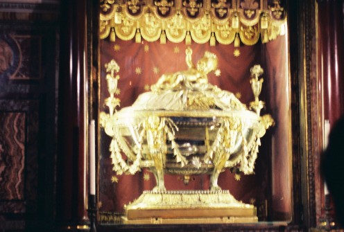 In St. Mary Major: "Relic of the Manger," said to contain holy relics of Jesus's cradle.