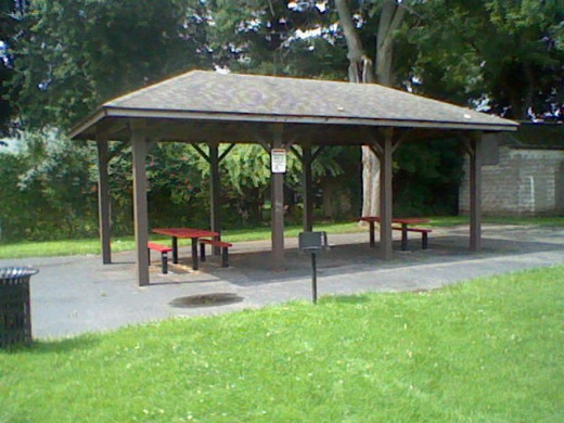 A pavilion to have lunch or even for a small group to use the barbeque.