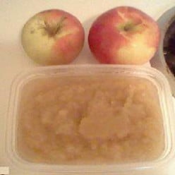 An Easy Way to Make Applesauce for You and Others