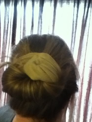 Day 27: EZ bun. Not really, I made my own easy bun because the official website didn't offer Paypal as an option for payment. It turned out pretty good considering but I think I still like the sock bun the best even though it is a little more work.