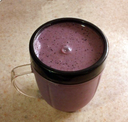 Blueberry and Greek Yogurt Smoothie