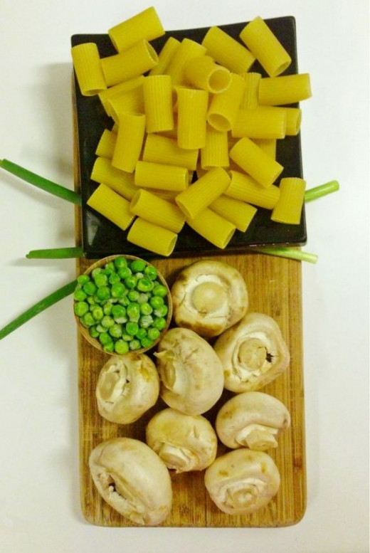 Mushroom pasta ingredients