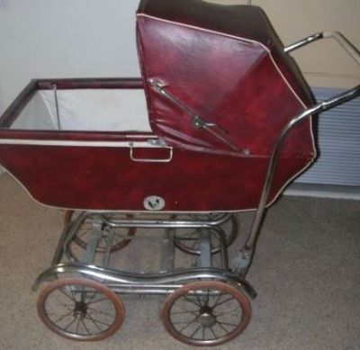 Modern collapsible buggy with removable basket to transport sleeping baby