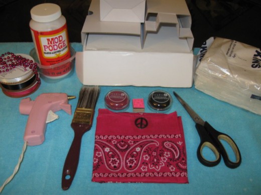 The stuff needed. Add to this tape, a ruler and a box cutter. The stuff needed. Add to this tape, a ruler and a box cutter.