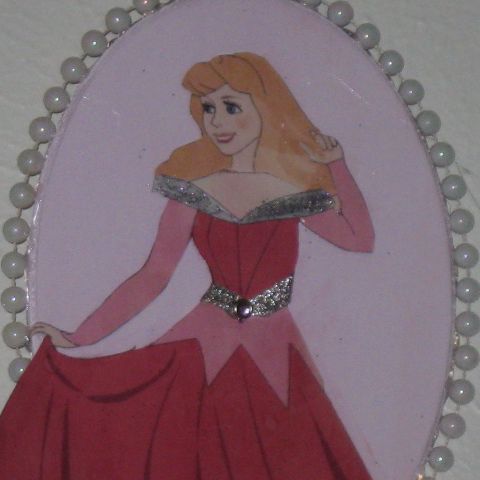 diy plaque from paper doll